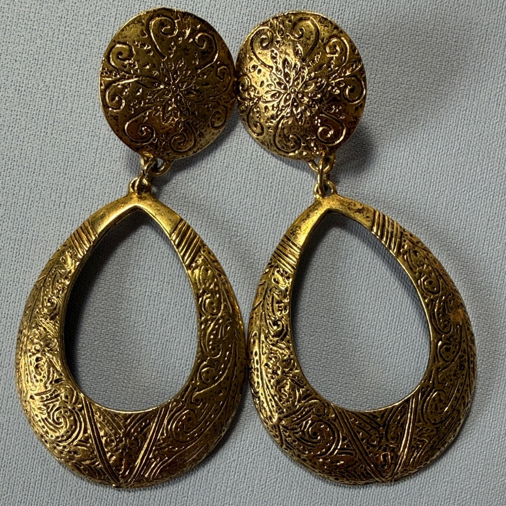 Vintage 90s Gold Tone EmbossedTeardrop Earrings Pierced
